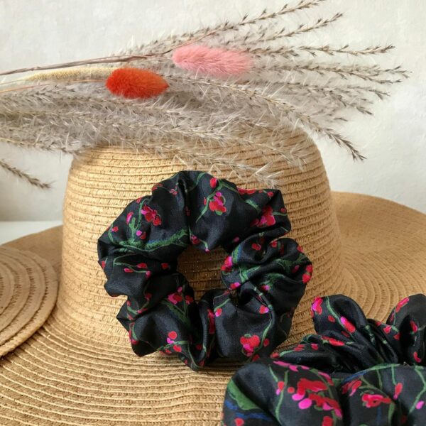 Chouchou en soie noir fleurs de cerisier - Accessoire de mode - Accessoire cheveux - Mode éthique